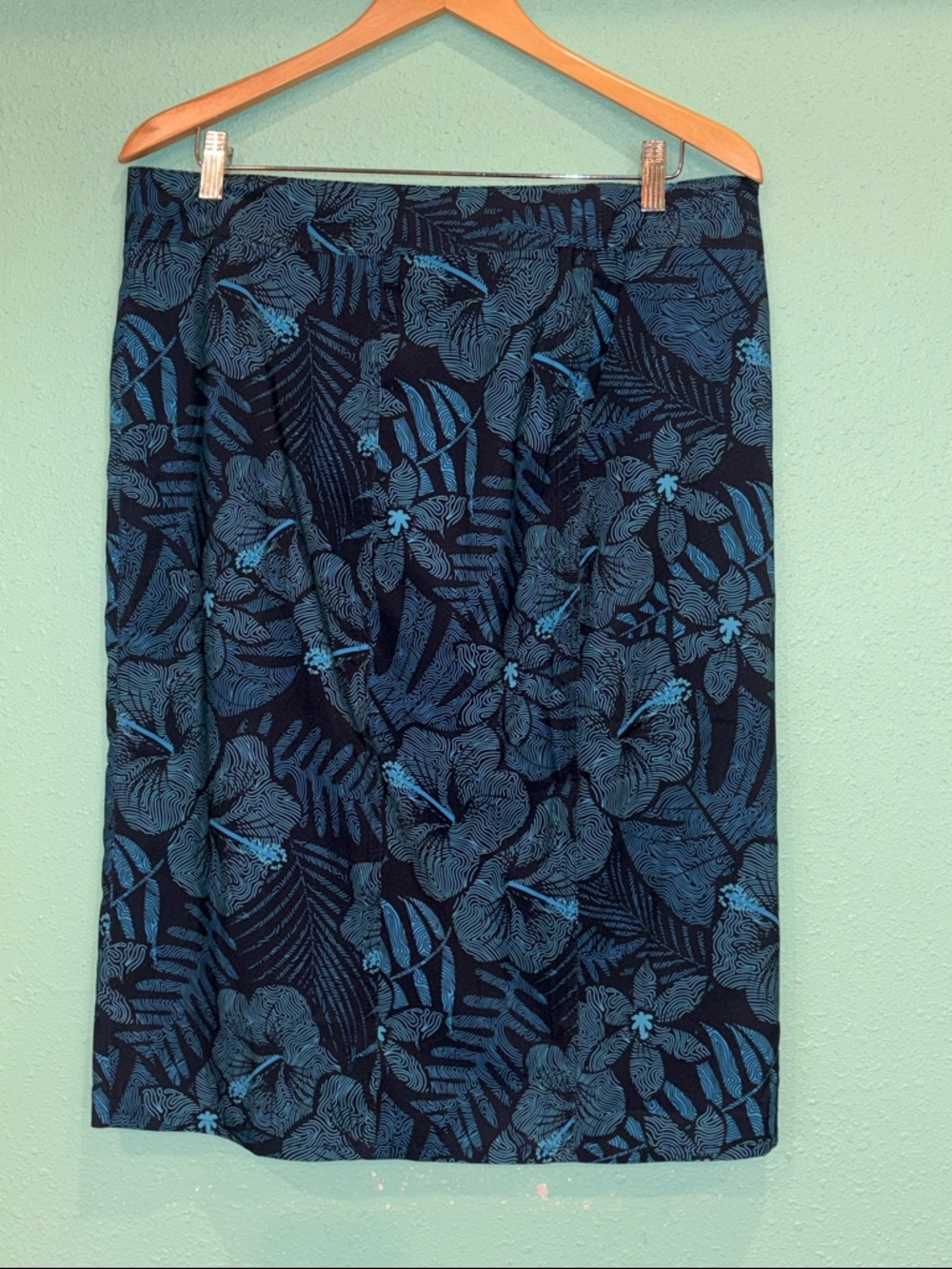 Ripskirt Hawaii Women’s Black & Teal Floral Skirt. Size Large - Picture 2 of 8